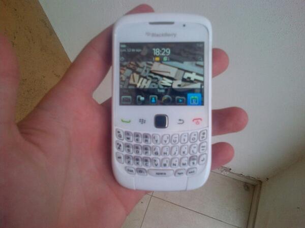 BlackReps's tweet image. Curve 9300 Blanca Impecable !! Libre