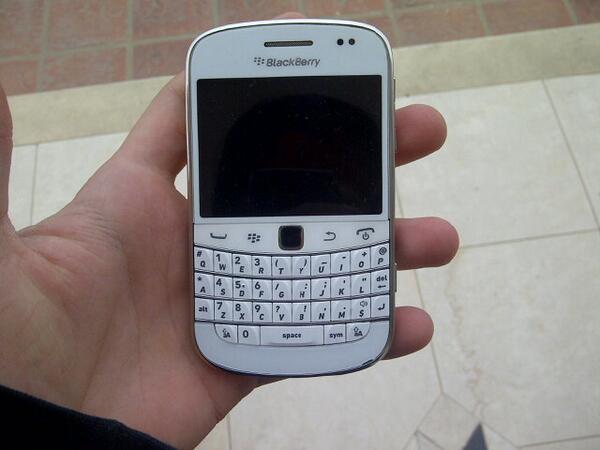 BlackReps's tweet image. Bold 9900 Blanca !!! Libre de Origen