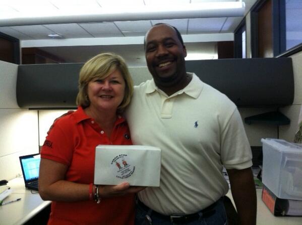 ingiep's tweet photo. Donte is from Texas &amp; he loves colaches (rolls stuffed w sausage) &amp; I brought him a box full from Austin!#ezonetweets http://t.co/8N7SfCn5My