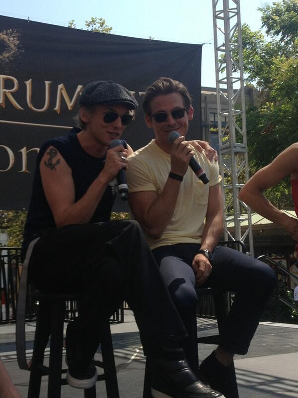 TMI_Source's tweet photo. Singing Happy Birthday to a fan! #TMImalltour http://t.co/41uOKQ6KHC