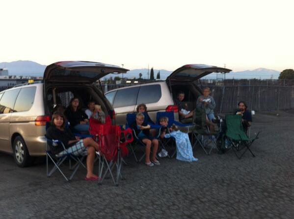 jefffalke's tweet image. @Honda We went with my wife's sister &amp;amp; fam to Vineland Drive-in in our 01 &amp;amp; 02 gold Odysseys! Fun! #savethedrivein