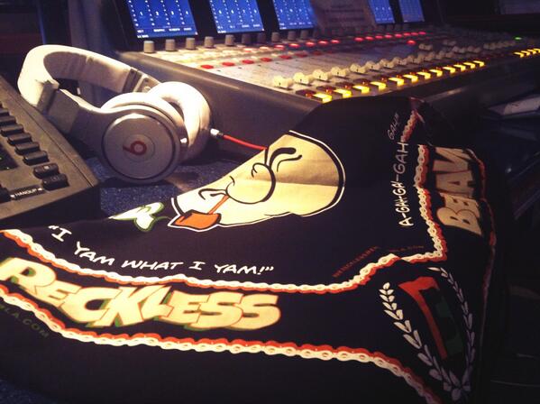 JMEDINALIVE's tweet image. Thanks to @recklesbhavior for the gift package! Besure to check them out! #recklessbehavior