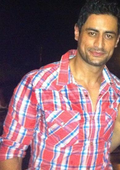 Happy Birthday to Mohit Raina. Wishing him the best in life and work. Lots of love !!( via  