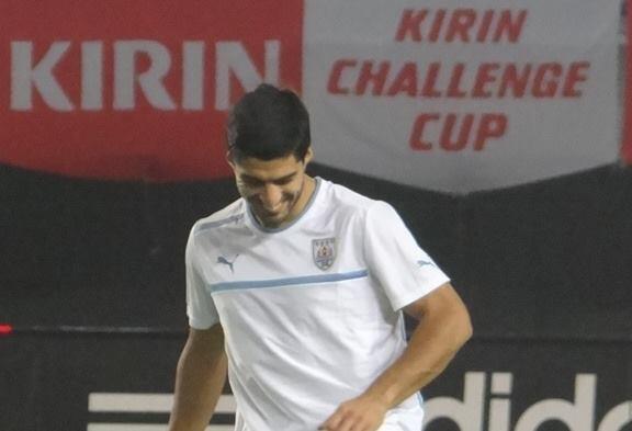  Arsenal target & Liverpool striker Luis Suarez with goal and assist v Japan [Video]