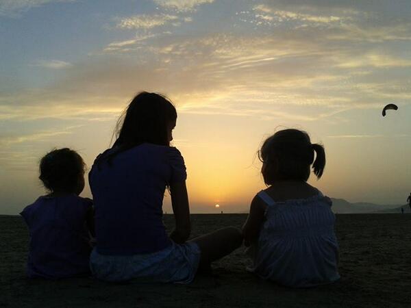 LeClub7Tarifa's tweet photo. Disfrutar de los mejores atardeceres en buena compañia es el  #veranoenAndaluciaES #lomás @viveandalucia http://t.co/MMxSOtZCLi