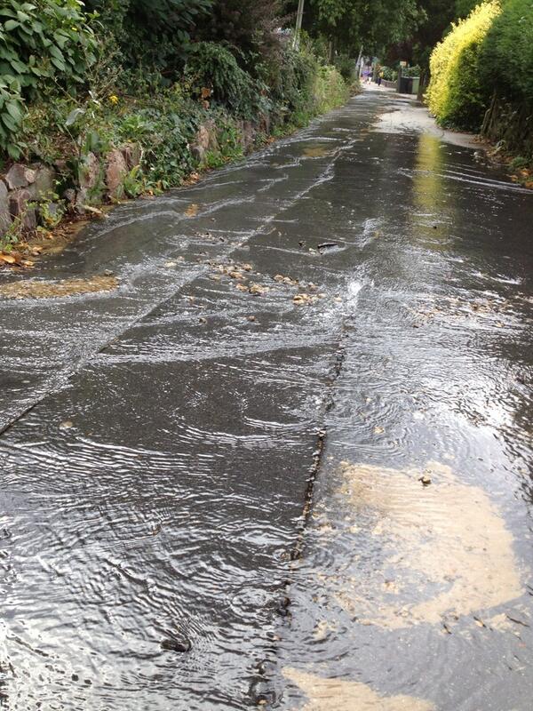 lozzapk's tweet image. Your street turning into a river @CroydonProblems