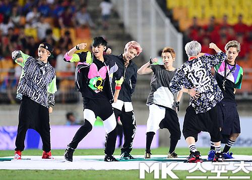 韓流ツイッター Exo サッカー 大韓民国 対 ペルー 戦でハーフタイムショー 14日 1 Http T Co I1zv4n7mwn Twitter