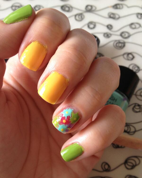 Manicureando's tweet image. Flores multicolor

manicureandoencolores.blogspot.com.es/2013/08/flores…