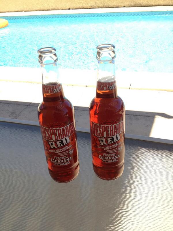 katyBremaud's tweet photo. En place ! 🍻@BentureEmilie http://t.co/wHggyxwvVW