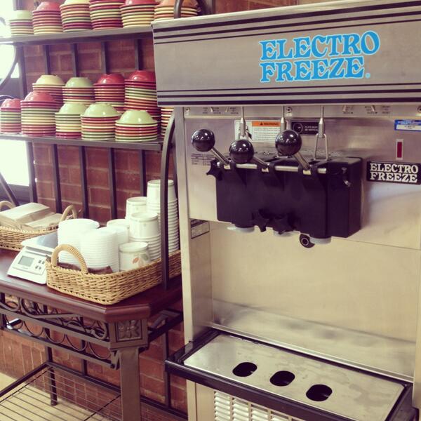msuracercard's tweet image. TRoom has new frozen yogurt machine! #froyogoodness
@murraystateuniv @MurrayStateNews @MSUGreekLife @msustudentaffai