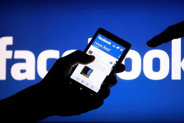 ¿Lo sabías? Usar #Facebook provoca una disminución del bienestar del usuario.  Nota: eluniversal.com.mx/ciencia/2013/f…