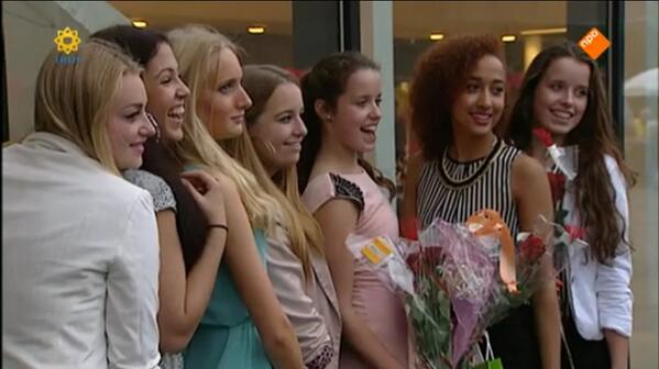 daniellevnos's tweet image. Toch nog op tv @xdeeeb @eevax @MercilessX  @emilyvanosx @jhelisawenona