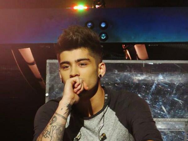 FetusHarryStyle's tweet photo. Zayn spam #13 http://t.co/cVZVQDJg2S