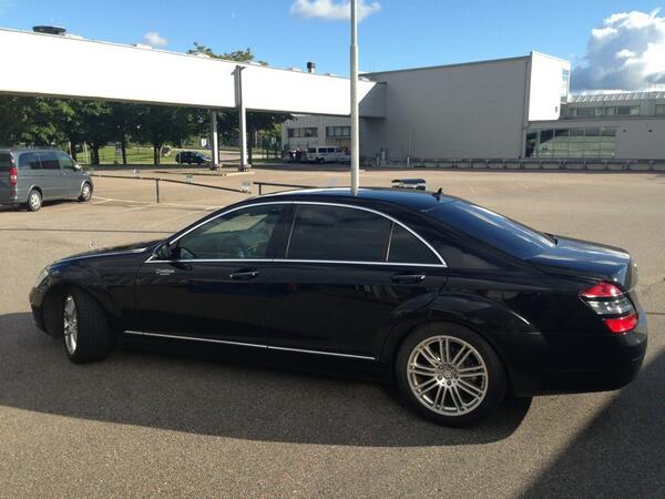 Här åker katten Raleigh hem efter fem dagar på Landvetter