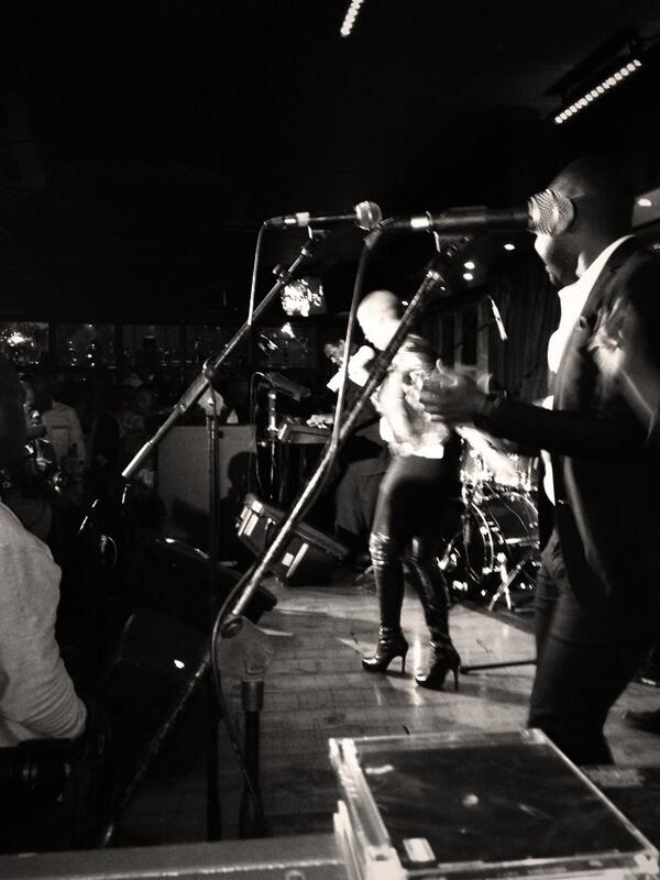FixMoeti's tweet image. On stage is the all soooooo awesome @ZonkeMusic at #Katzys #SonyShowcase
