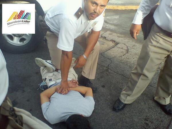 MoroleonGto's tweet photo. Así trabajan los funcionarios "Líderes" de #JuanGuzmán #Moroleón #Guanajuato #PRD http://t.co/dQvRPGtwSF