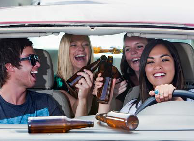 автомобиль общественное место. парковка. автомобиль общественное место. тактический урбанизм. сравнение общественного транспорта и личного.