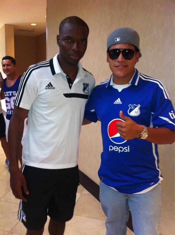 DJALKAPONE1's tweet photo. Apoyo total a @Wasonmania  !!!!
Saludos desde Miami! http://t.co/g5NuLSqRjQ
