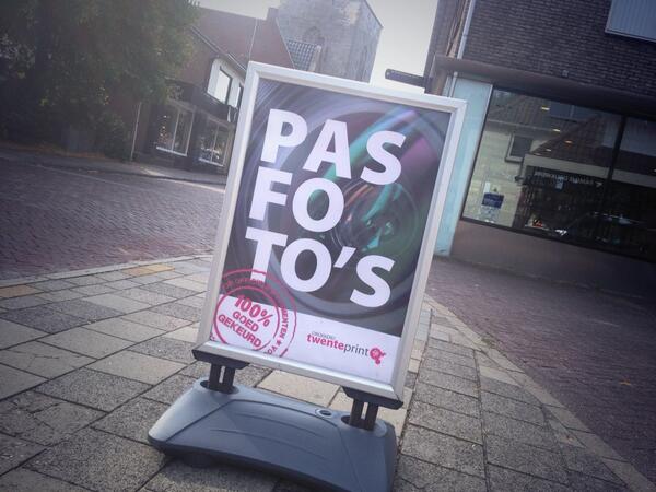 Een nieuwe verfraaiing van het straatbeeld van #tubbergen. Met een duidelijke boodschap. #pasfoto