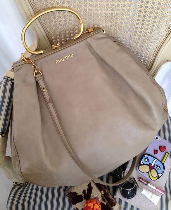 1sillaxamibolso's tweet photo. Retweet en esta foto para ganar uno de mis bolsos, esta bombonera de Miu Miu, porque ya somos + de 35 000 en Twitter http://t.co/rGQHLCZVAa