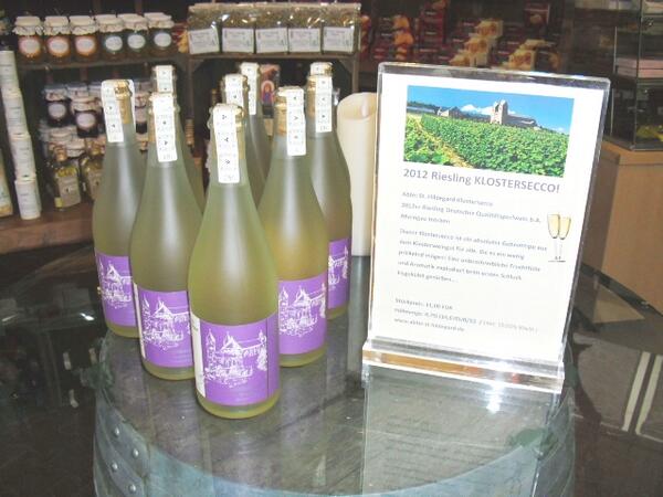 Sunflower_FFM's tweet photo. Genießt die letzten heißen Tage im Jahr mit eisgekühlten, fruchtigen Klostersecco vom Rheingau-Weingut St. Hildegard. http://t.co/4tyqRoucMf