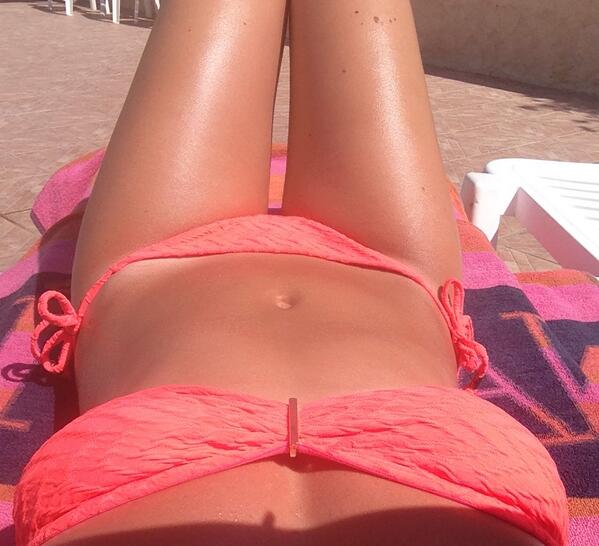 OliviaRms's tweet photo. J'men fou de ce que tu pense de moi t'facon moi j'pense jamais à toi. #BronzageTime http://t.co/7UwMT4deYb