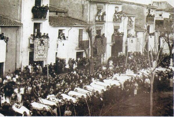 1918, tragèdia en el "Cine La Paz" (al costat del Teatre, actualment Druni) . Un incendi que va deixar 22 morts.