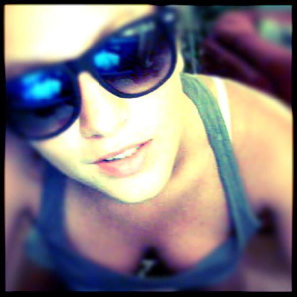 elmilagro044's tweet photo. Hi ya ALL my followers ♥ ♥ ♥ ♥  #Chillin #Barcelona   #followforfollow #love #AlexisSánchez #RayBan #laughs http://t.co/exzgOXW2OK