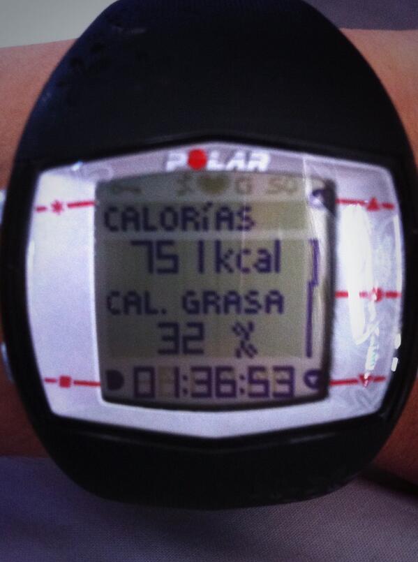 Isabellabixler's tweet image. #Deadlift #bearcomplex #squatmedicinalballon #burpees #ketbellsumosquat, mi rodilla se porto excelente! #polar #ft40