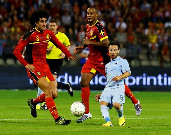_BenjaminCornu_'s tweet photo. Incroyable mais vrai, cette photo avec Mathieu Valbuena n'est pas truquée :,)
Perspective + différence de taille = http://t.co/O8mt4cAcid
