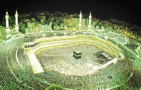 Alhebsi888's tweet photo. "[الله أمَّـنَهـا وما .. بُنِيَـت بِعرصتهـا قُصور]
[والله أمَّن طَيْرها ،، والعُصْمُ تأمن في ثَبير]"

اشتقت ل #مكة http://t.co/TDn2OI9Von
