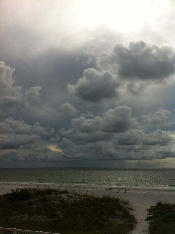 jason_epperly's tweet photo. Enjoying the beach http://t.co/whKviv4TIO