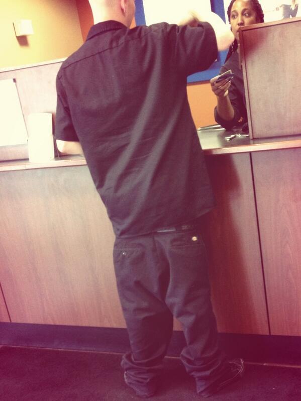 absoff12's tweet image. Is it really practical to sag this much sir? #logicalquestions #notforhim 🙈✋