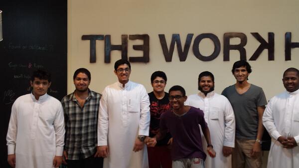 workhubsa's tweet image. سعدنا الليلة بزيارة خطافية من "نصف" فريق @Barmajalab 
اللهم زد وبارك :))