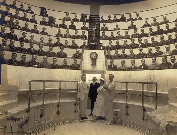 HorrorPicx's tweet photo. Doctors . http://t.co/1n5N0lwxoe