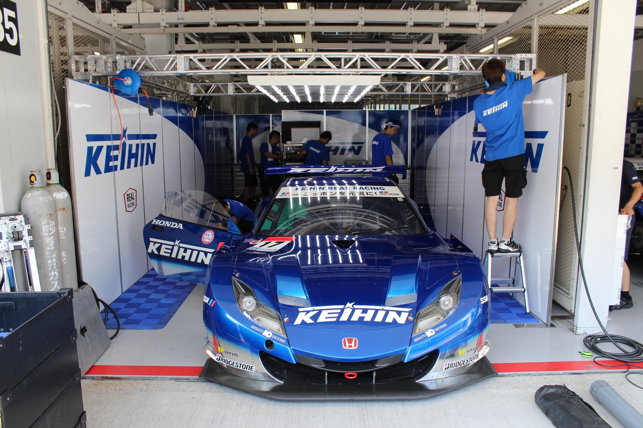 鈴鹿サーキット Suzuka Circuit マシンも到着しているチームもあります Supergt Http T Co Ui1s1wmygo Twitter