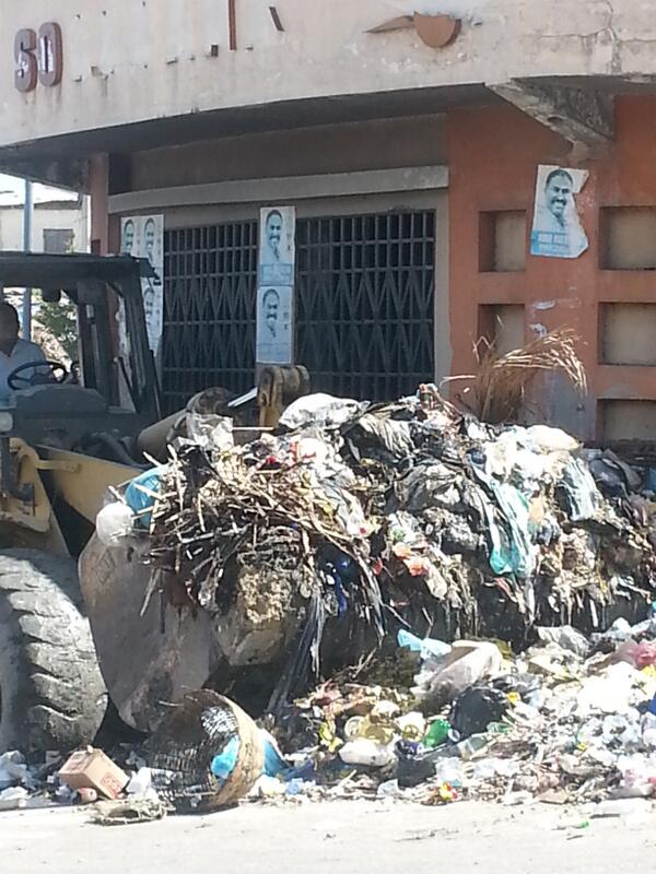 FrejusteD's tweet photo. Smcrs ap ranmase fatra pou ou  bale devan pot ou camion an ap pase pran l http://t.co/7CJdlH3qfB