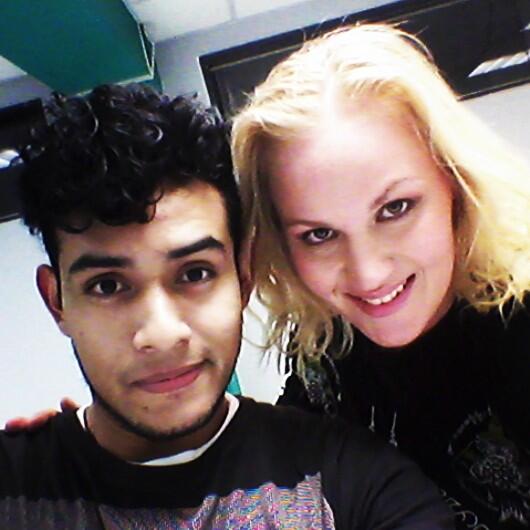 CarlosPazRuiz's tweet photo. Una fotito con @ValeShevchenko hoy fue un muy buen dia de ensayo http://t.co/6IlhMWRA9U