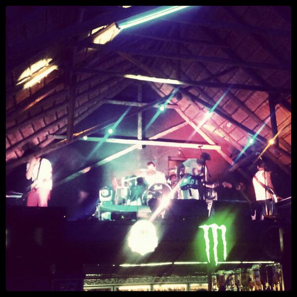 airyfairyclare's tweet image. @AshleighBradfo1 @Kimoneandonly #PushMeToTheFloor!! Thank you @Parlotones! You Rock!!!!