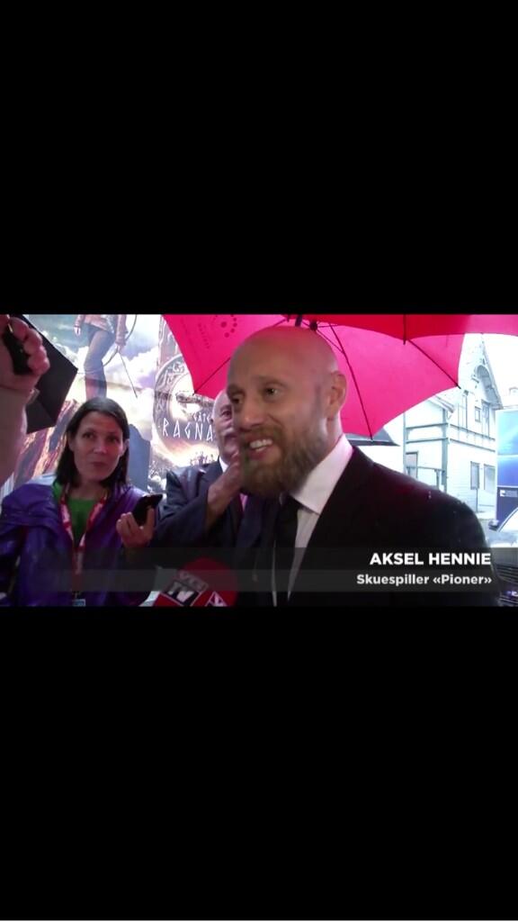 palopsahl's tweet photo. @AkselHennie Haaar du sett videoen nå da? Kommer den ut på 8mm eller VHS først? http://t.co/bYntoagOWj