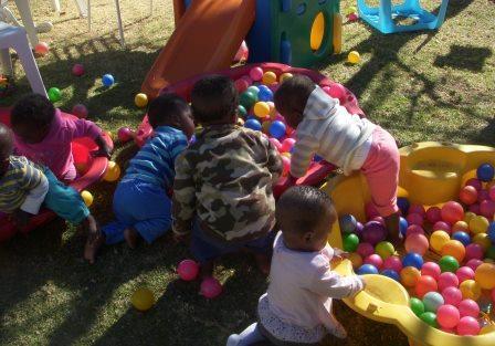 AdoptACot's tweet image. Early morning playtime is a lot more fun when it includes messy outdoor games in sunshine #AlmostSpringtime