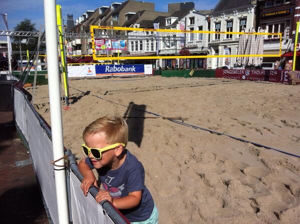 Beach volleybal Roosendaal.                     Bart heeft veld al geïnspecteerd