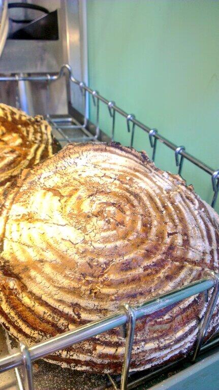 BreadActually's tweet image. Delicious sourdough, it only contains 3 ingredients, so amazing what nature and time can create!