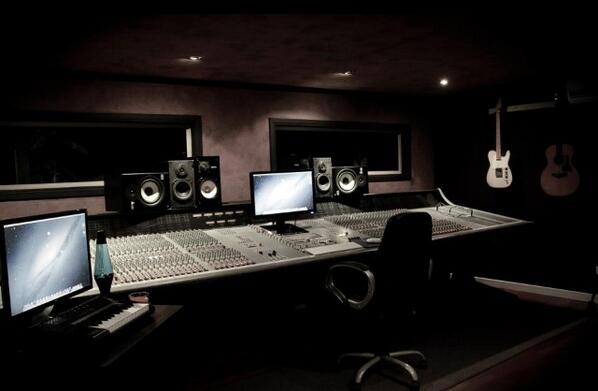 danielkelaart's tweet image. Studio tonight! Lets write #grafetestudios #recordingstudio #newmusic