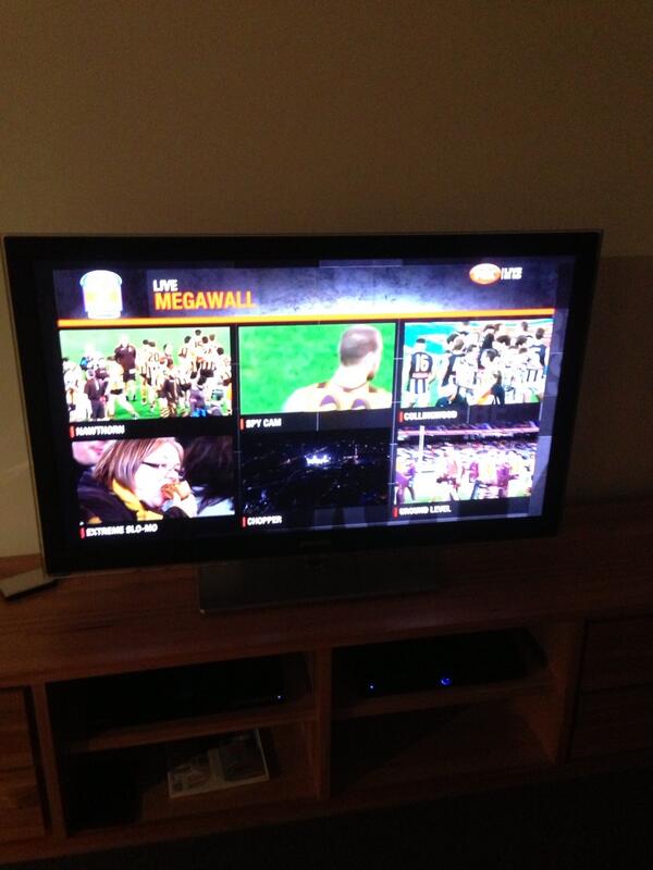 dangerfield35's tweet image. Does the megawall really need to show a woman eating a meat pie in slow motion... #no #fridaynightfootball