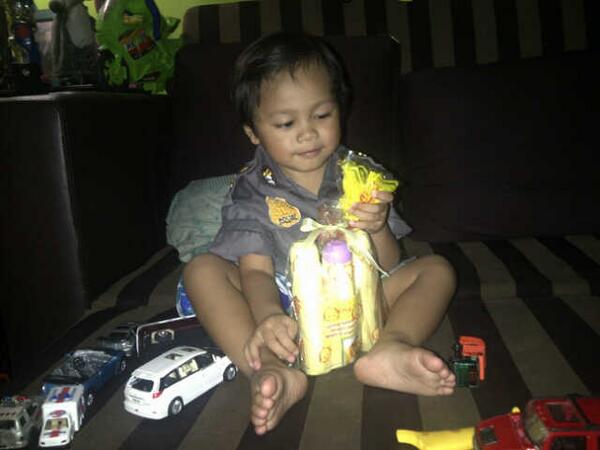 sha_mal22's tweet photo. Mksh bgt y@zwitsal_id paket sdh smp senin kmrn,,bmanfaat bgt,wangi lg,ga slh plih dech aq,mav bru twpic ney,ankq sng. http://t.co/GVXoR9rj6M