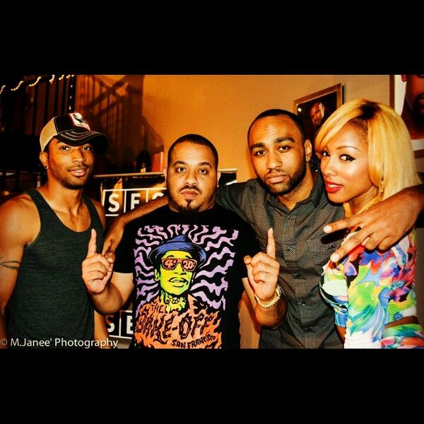 iamkissielee's tweet image. Team. @Im_Dieg0 @BHess_Writetime @JamaicaMSmith #kissieleelp #writetime