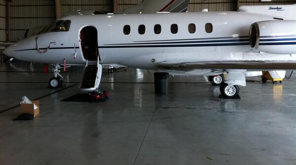 ExecjetMobile's tweet image. V2.0 getting installed in a Hawker 800 in South Florida.  @FloridaJetSales thanks for the purchase.