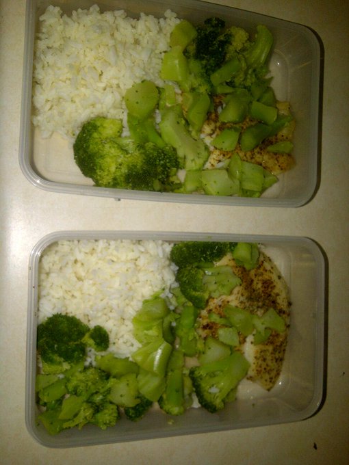 Late night dinner but had to get some food in me after great cardio session! Extra  for more meals! #PLAN<a href="/tag/mealprep"class="tags"><span>#mealprep</span></a><a href="/tag/plan"class="tags"><span>#plan</span></a>