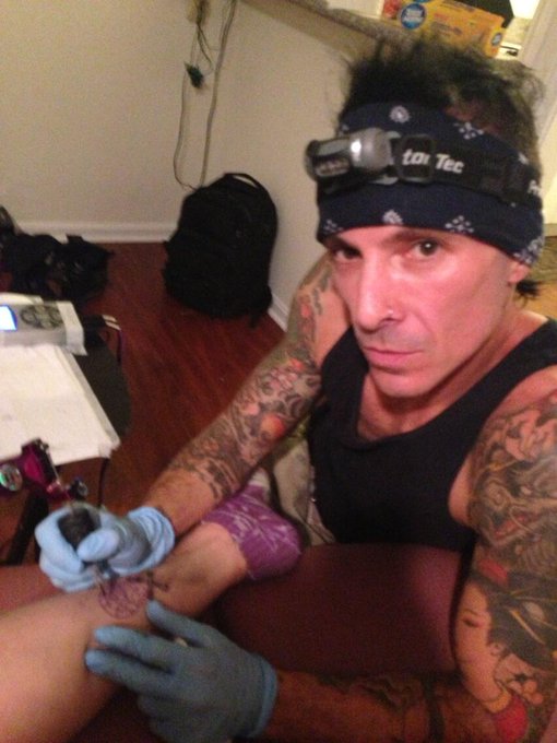 Noah tattooing me Finally! Lucky number 13 <3 http://t.co/d65tHNTWWb<a href="/tag/copromote"class="tags"><span>#copromote</span></a>